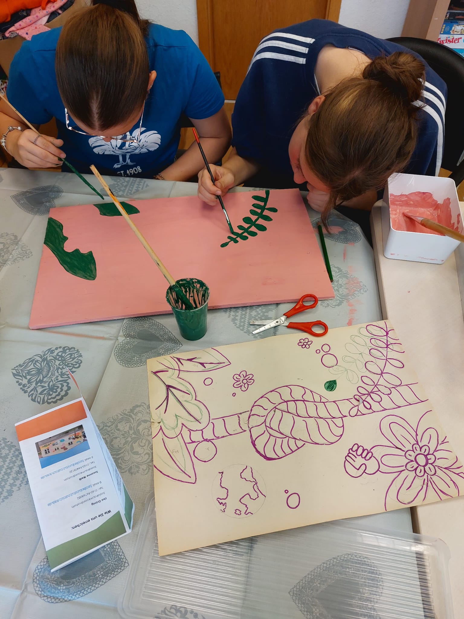Knotenpunkt Platte fr Rckenlehne wird gemalt